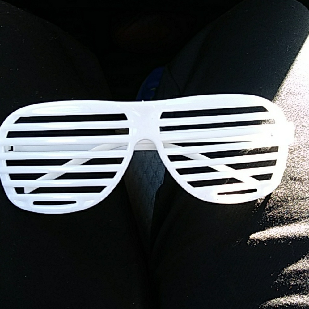 I am selling white sunglass to prepare for summer